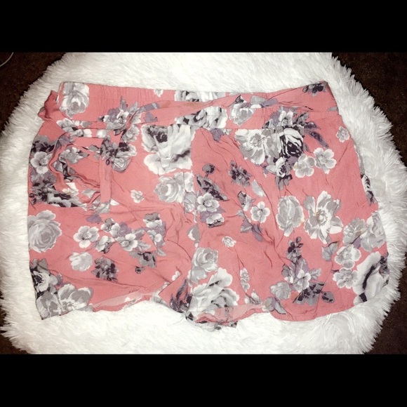 Floral Shorts . - Picture 1 of 1
